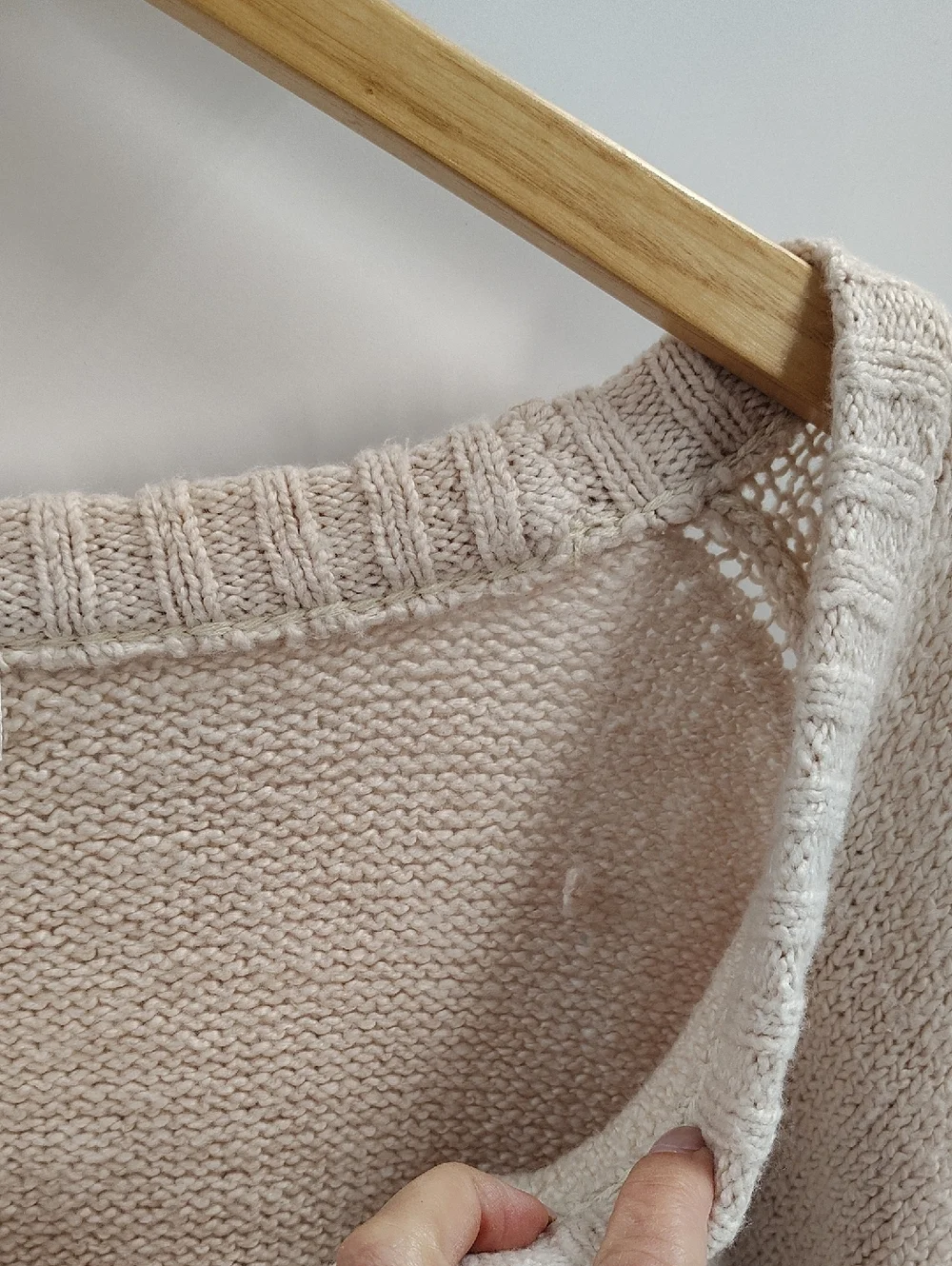 Caitlin Covington x Pink Lily Kelsey Sweater Taupe Wide Neck Off Shoulder Soft M - Picture 9 of 9
